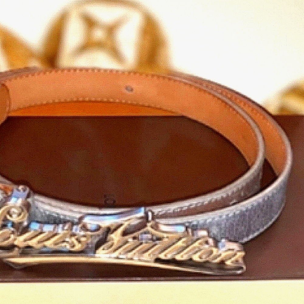 🥈 Louis Vuitton Limited Edition Silver Sparkles Signature Logo Belt Pre-owned - Picture 5 of 5